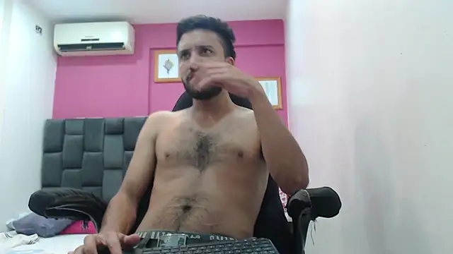 Snapshot of Juan_FelipeX01 chatting on October 25, 2025, 3:29 pm Juan FelipeX01 online show from October 25, 2025, 3:29 pm