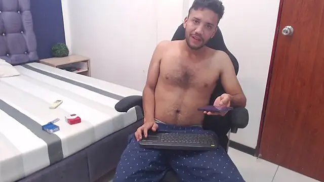 Snapshot of Juan_FelipeX01 chatting on November 25, 2025, 5:13 pm Juan FelipeX01 online show from November 25, 2025, 5:13 pm