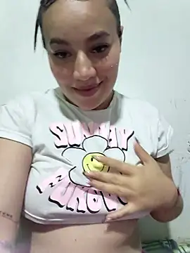 Snapshot of Meloddy__ chatting on October 12, 2025, 11:04 pm Meloddy online show from October 12, 2025, 11:04 pm