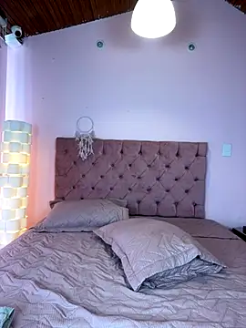 saramooon online show from October 27, 2025, 1:37 pm