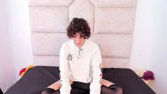 Scaarlett 22  online show from October 19, 2025, 5:24 pm