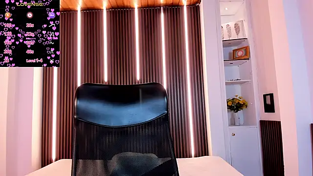 VenusCooper online show from January 8, 2026, 7:49 pm