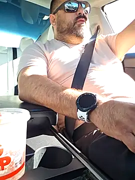 Roddog18 online show from November 28, 2025, 8:11 pm