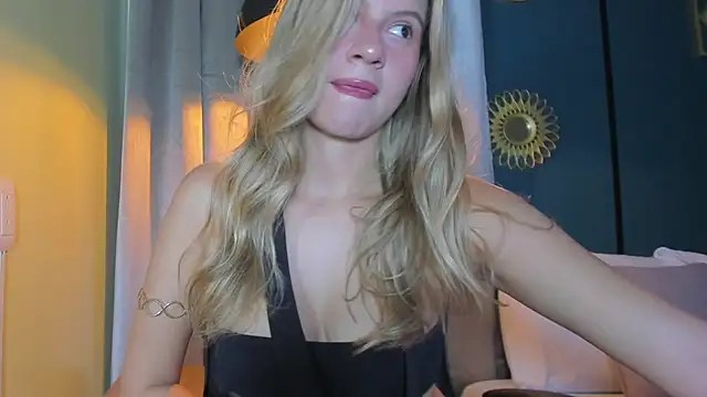 Snapshot of mia_curry chatting on February 27, 2026, 7:14 pm mia curry online show from February 27, 2026, 7:14 pm