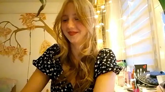 CarynFlaryn online show from October 15, 2025, 4:34 am