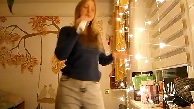 CarynFlaryn online show from October 15, 2025, 5:24 pm