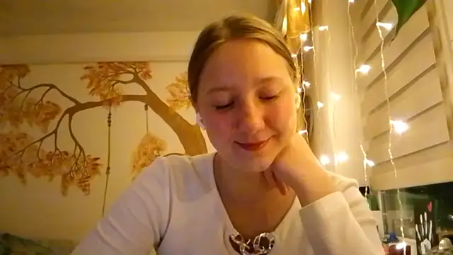 CarynFlaryn online show from October 25, 2025, 3:03 am