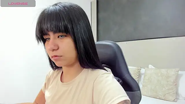 fiorella18  online show from November 18, 2025, 3:01 am