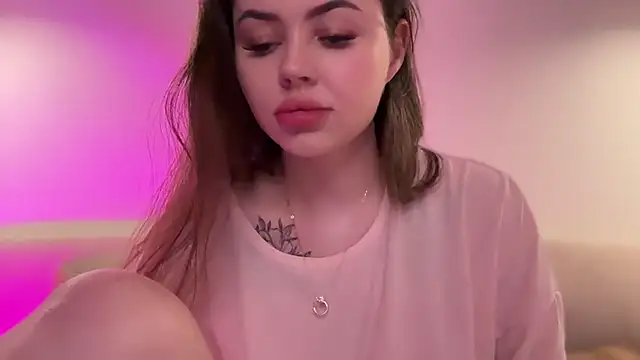 AlmaryKim online show from November 6, 2025, 9:26 pm