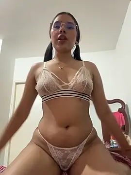 Snapshot of Brianna_bunny05 chatting on November 2, 2025, 3:31 am Brianna bunny05 online show from November 2, 2025, 3:31 am