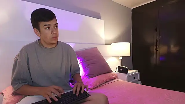 Snapshot of Dylan_Katte chatting on February 8, 2026, 2:59 am Dylan Katte online show from February 8, 2026, 2:59 am