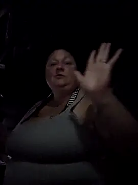 Snapshot of FroggyMama420 chatting on October 5, 2025, 2:32 am FroggyMama420 online show from October 5, 2025, 2:32 am