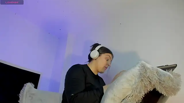 Anny ferrer1 online show from April 15, 2026, 10:10 pm