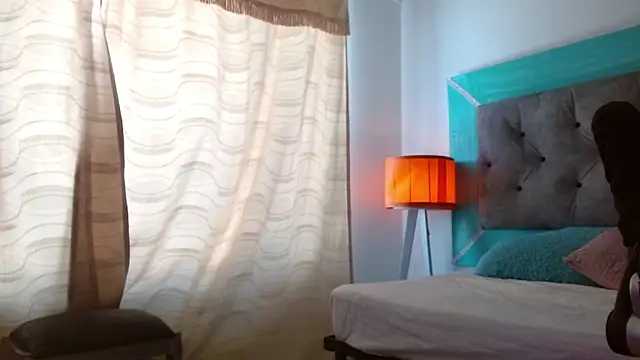 Snapshot of roxx_iie chatting on October 15, 2025, 6:30 pm roxx iie online show from October 15, 2025, 6:30 pm