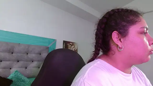 Snapshot of roxx_iie chatting on December 18, 2025, 2:34 pm roxx iie online show from December 18, 2025, 2:34 pm