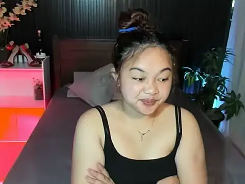 Snapshot of UrFavouriteCravings chatting on October 20, 2025, 12:22 am UrFavouriteCravings online show from October 20, 2025, 12:22 am