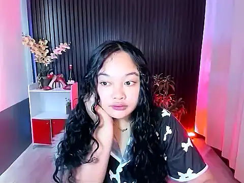 Snapshot of UrFavouriteCravings chatting on November 15, 2025, 12:41 am UrFavouriteCravings online show from November 15, 2025, 12:41 am