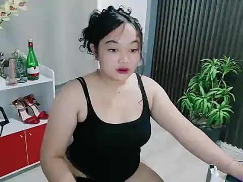 Snapshot of UrFavouriteCravings chatting on December 15, 2025, 1:10 am UrFavouriteCravings online show from December 15, 2025, 1:10 am