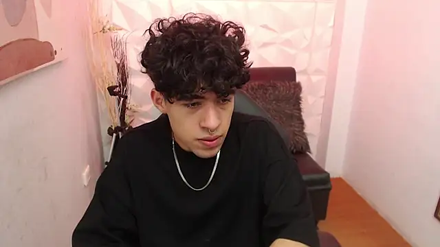 Liil boy online show from October 14, 2025, 4:02 am