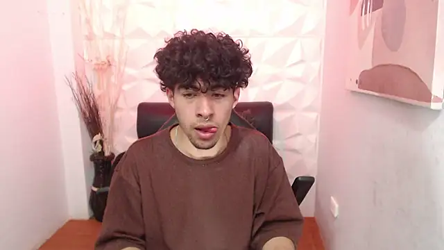 Liil boy online show from October 25, 2025, 3:47 am