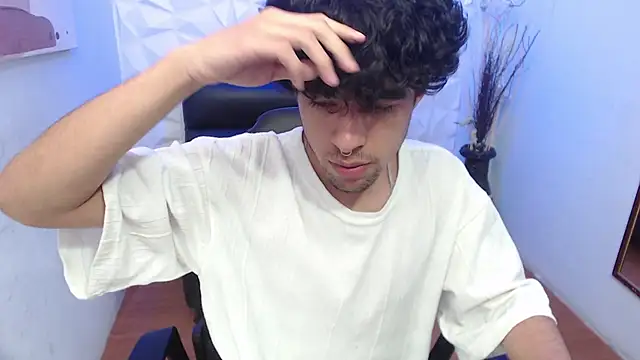 Liil boy online show from November 8, 2025, 6:46 am