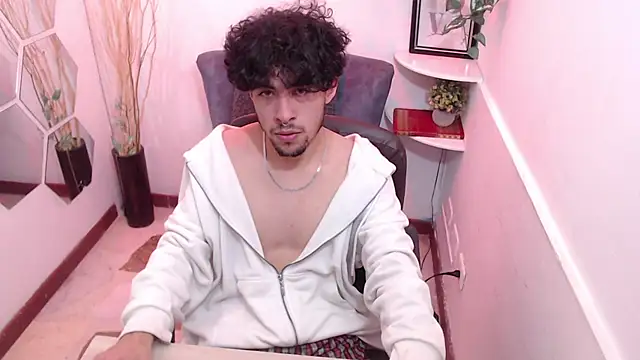 Liil boy online show from November 26, 2025, 3:40 am