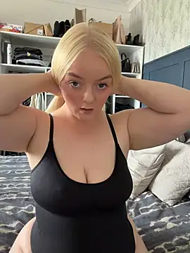 lusciouslylou online show from June 3, 2026, 9:01 am