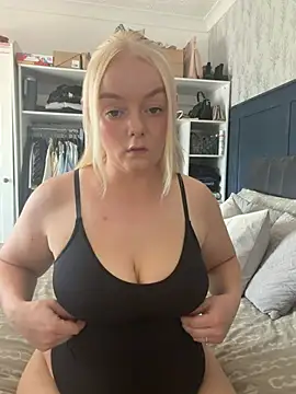 lusciouslylou online show from June 26, 2026, 8:52 am