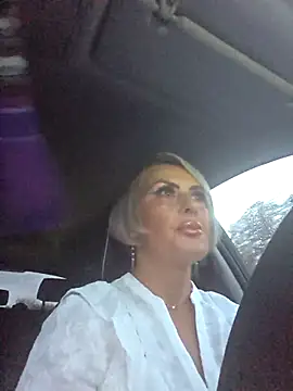 KirraWhite online show from October 7, 2025, 4:20 am