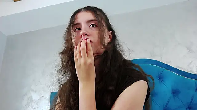 Snapshot of AnnaEve_ chatting on October 5, 2025, 6:23 am AnnaEve online show from October 5, 2025, 6:23 am