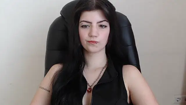Snapshot of Miamoora chatting on October 3, 2025, 7:38 am Miamoora online show from October 3, 2025, 7:38 am