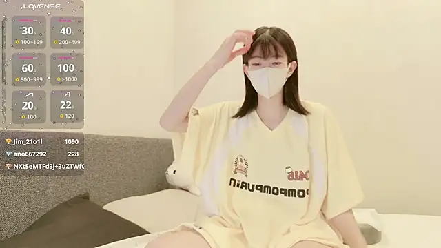 Snapshot of Yura_chan_00 chatting on October 7, 2025, 3:42 pm Yura chan 00 online show from October 7, 2025, 3:42 pm