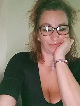 Fifi83Bell online show from November 27, 2025, 3:58 pm