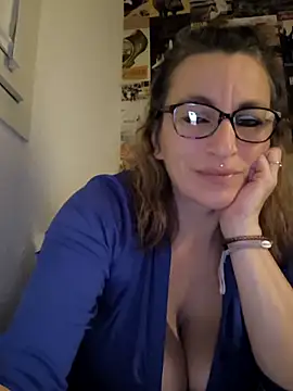 Snapshot of Fifi83Bell chatting on January 18, 2026, 12:25 am Fifi83Bell online show from January 18, 2026, 12:25 am