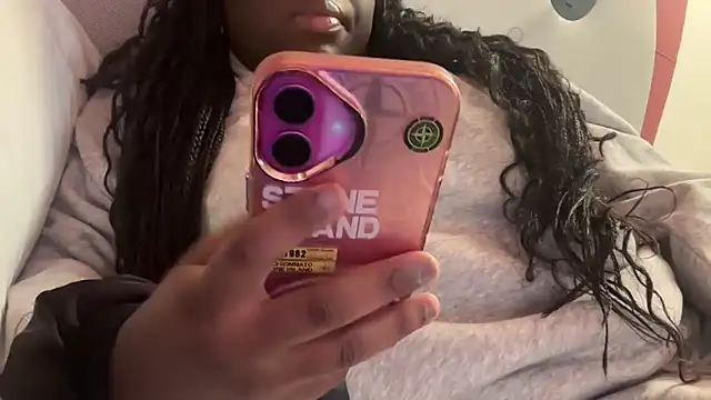 nanaisbackk online show from December 22, 2025, 10:01 am