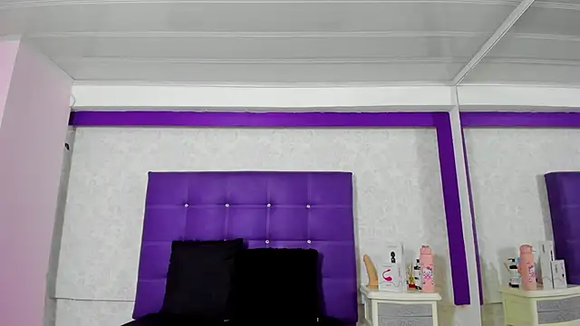 LeaMoreau22 online show from October 19, 2025, 11:22 am