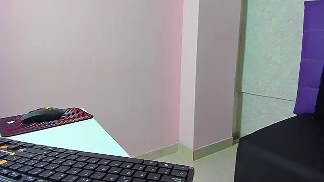 LeaMoreau22 online show from November 2, 2025, 12:51 pm