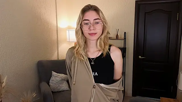 Snapshot of KatherineWill chatting on October 8, 2025, 7:50 am KatherineWill online show from October 8, 2025, 7:50 am