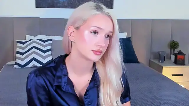 Snapshot of SugarWhisper chatting on October 11, 2025, 3:43 pm SugarWhisper online show from October 11, 2025, 3:43 pm