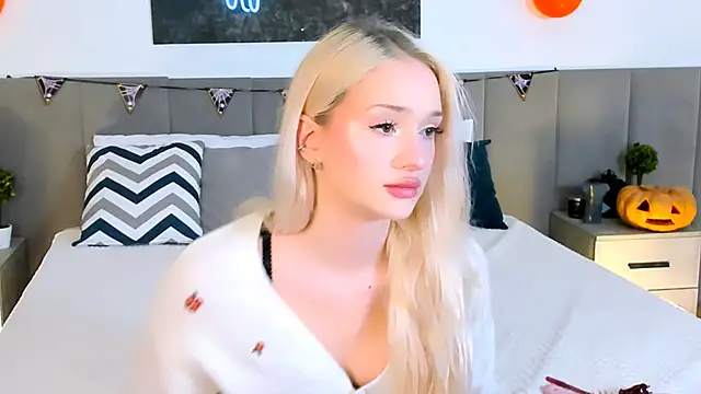 Snapshot of SugarWhisper chatting on October 31, 2025, 4:41 pm SugarWhisper online show from October 31, 2025, 4:41 pm