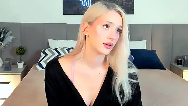 Snapshot of SugarWhisper chatting on November 5, 2025, 4:51 pm SugarWhisper online show from November 5, 2025, 4:51 pm