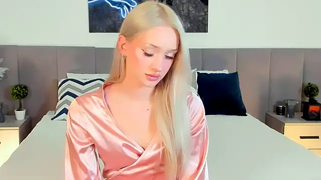 Snapshot of SugarWhisper chatting on November 18, 2025, 3:05 pm SugarWhisper online show from November 18, 2025, 3:05 pm