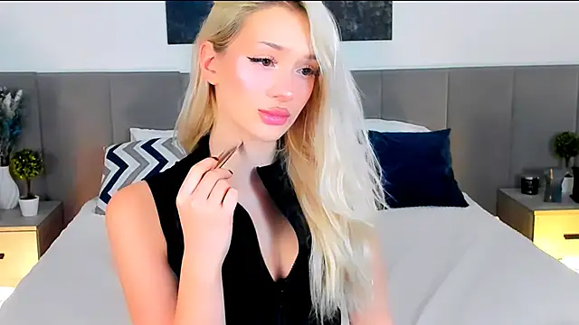 Snapshot of SugarWhisper chatting on January 17, 2026, 5:16 pm SugarWhisper online show from January 17, 2026, 5:16 pm