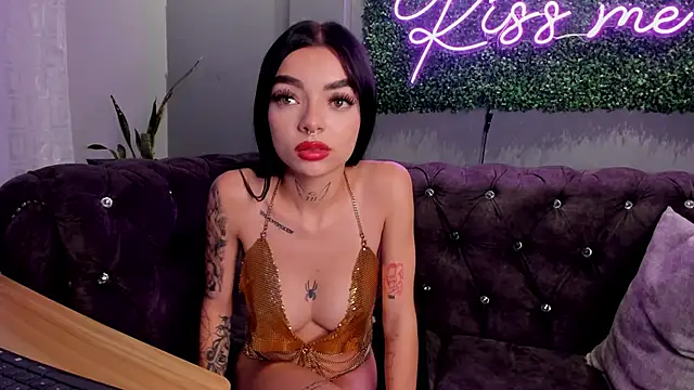 scarlettvelvet  online show from December 13, 2025, 7:53 pm