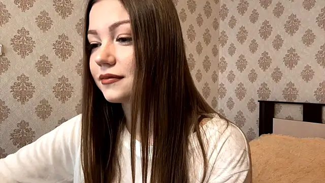 KissMeViolet online show from October 13, 2025, 3:39 am