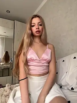 Snapshot of _Siennaaa_ chatting on November 10, 2025, 1:10 pm Siennaaa online show from November 10, 2025, 1:10 pm