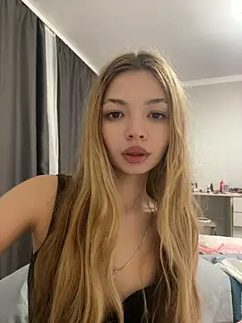 Snapshot of _Siennaaa_ chatting on November 28, 2025, 8:55 pm Siennaaa online show from November 28, 2025, 8:55 pm