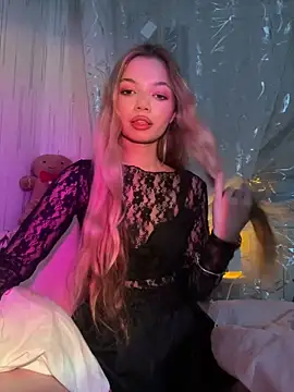 Snapshot of _Siennaaa_ chatting on March 5, 2026, 9:00 pm Siennaaa online show from March 5, 2026, 9:00 pm