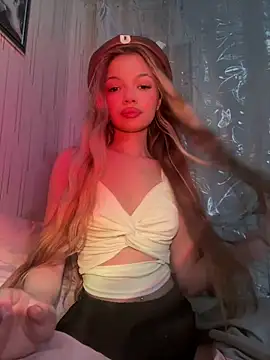 Snapshot of _Siennaaa_ chatting on March 6, 2026, 10:50 pm Siennaaa online show from March 6, 2026, 10:50 pm