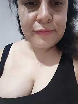 aydannn01 online show from October 2, 2025, 9:11 pm